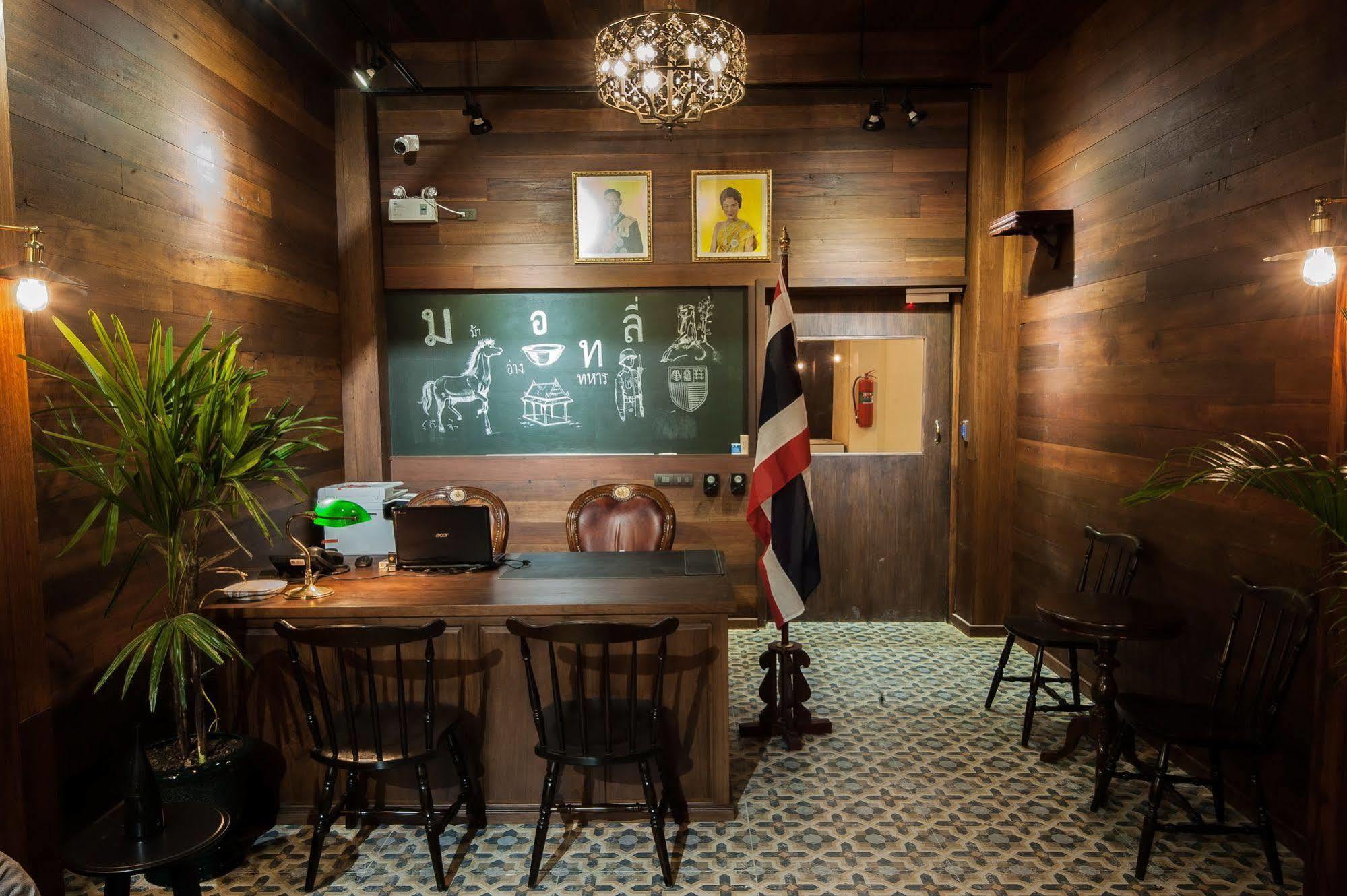 Hostel The Motley House Bangkok Exterior foto